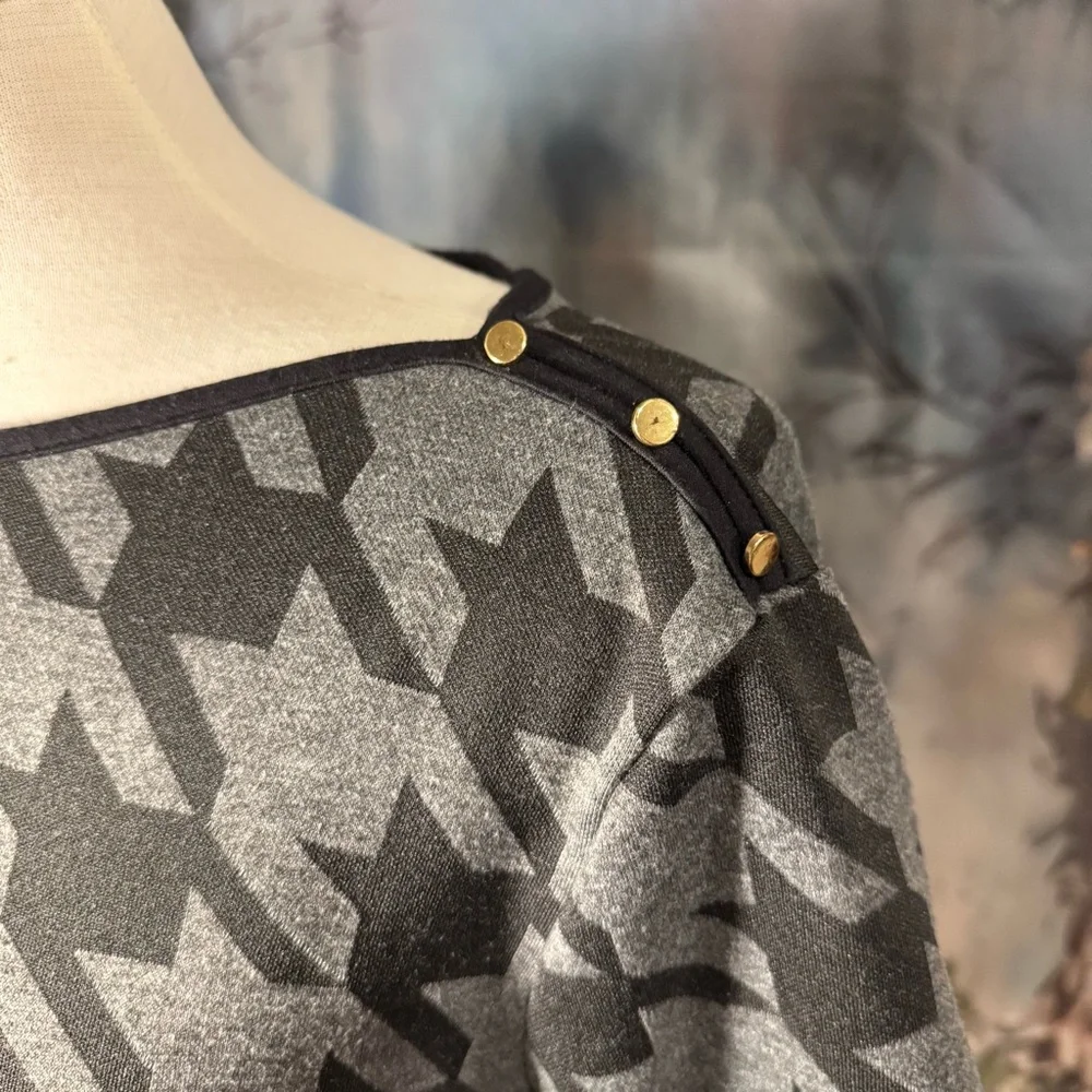 Liz Claiborne Gray Houndstooth Short Sleeve Top - Picture 4 of 9